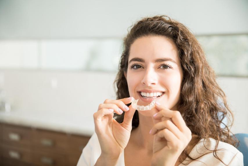 Ползите от Invisalign за подравняване на зъбите